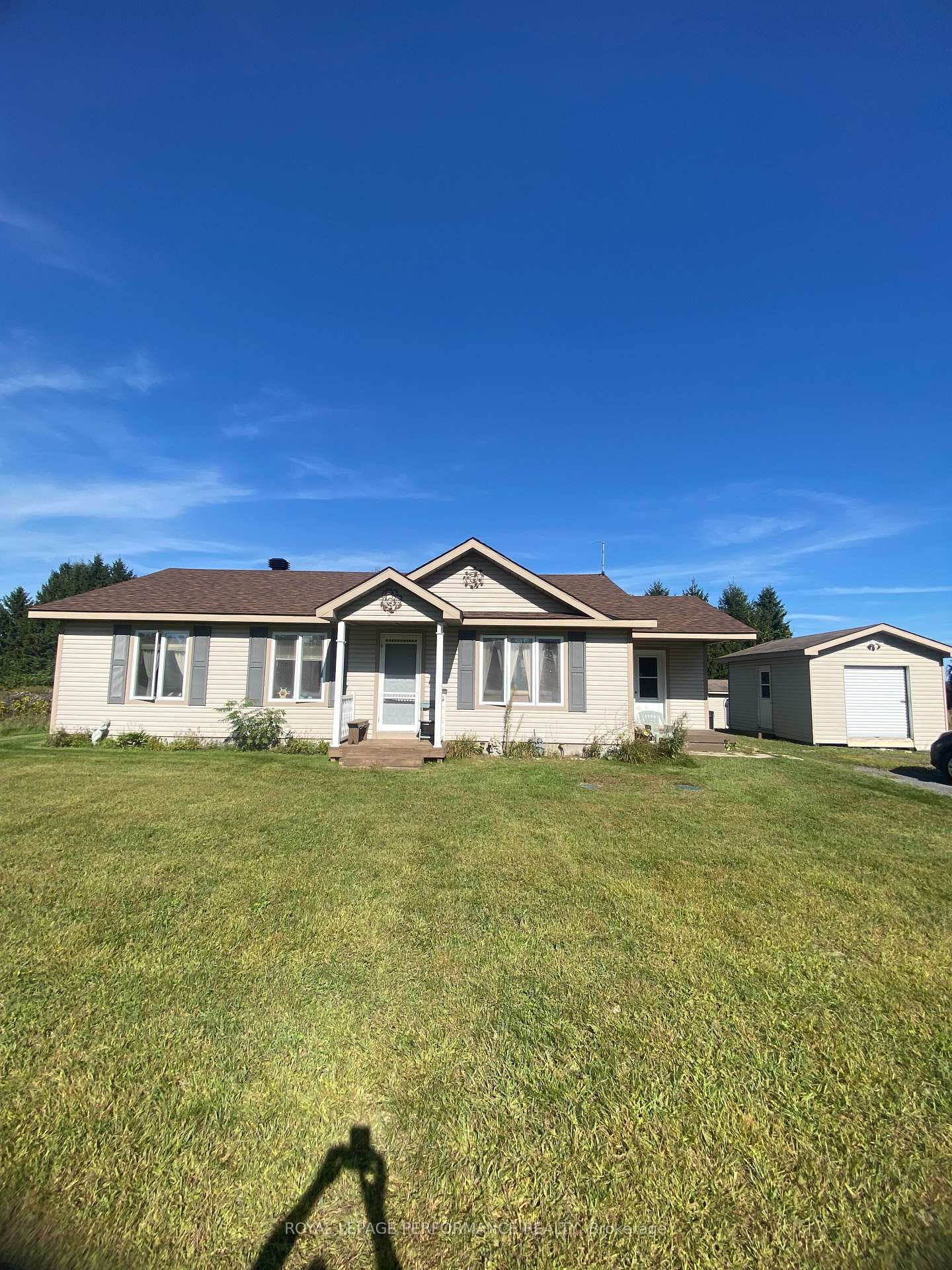 Property Photo: 6125 Florence Street ON K0C 1E0