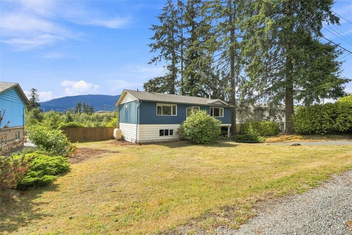 Property Photo: 2247 Rosstown Rd BC V9T 3R4
