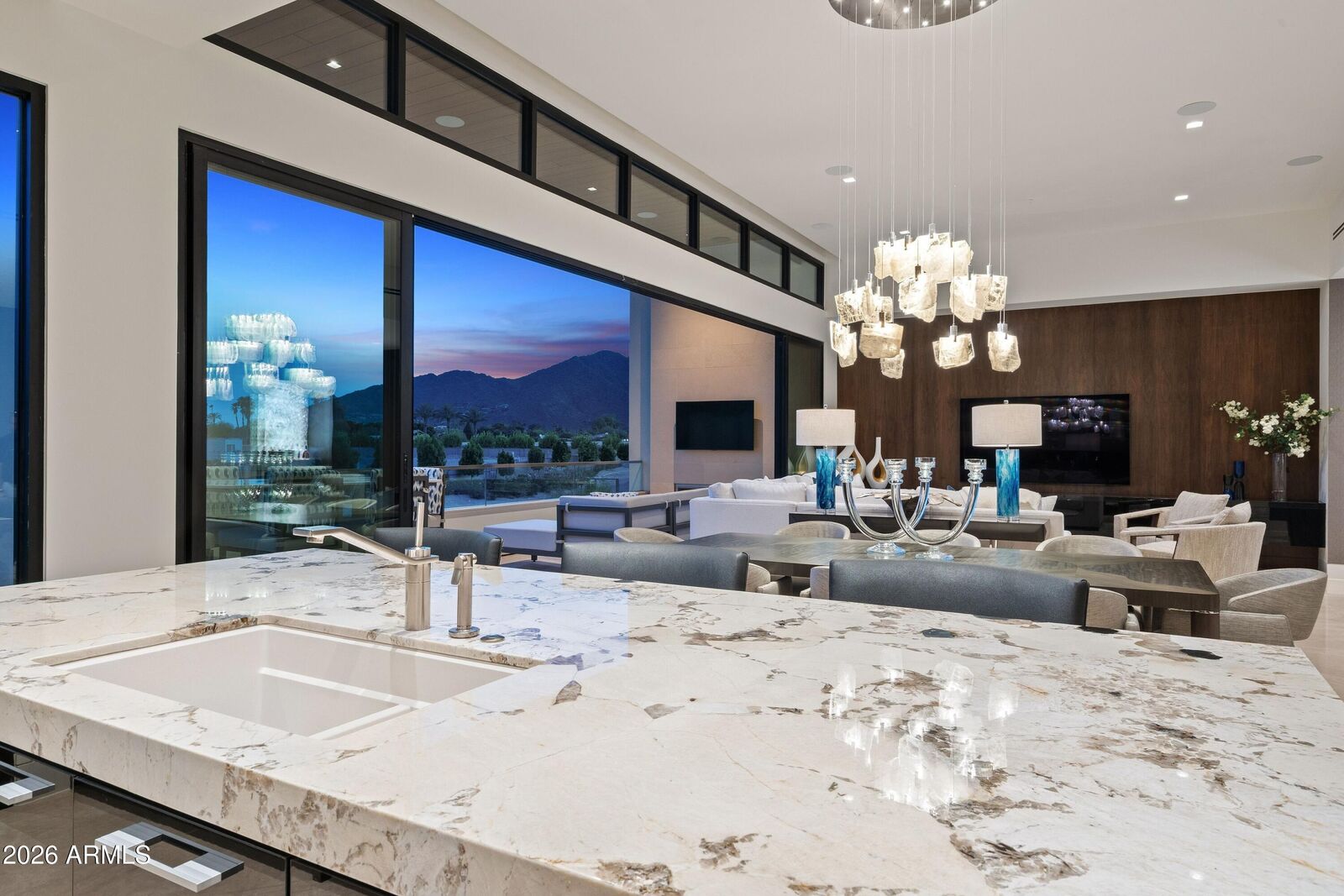 Property Photo: 6587 N Palmeraie Boulevard 2046 AZ 85253