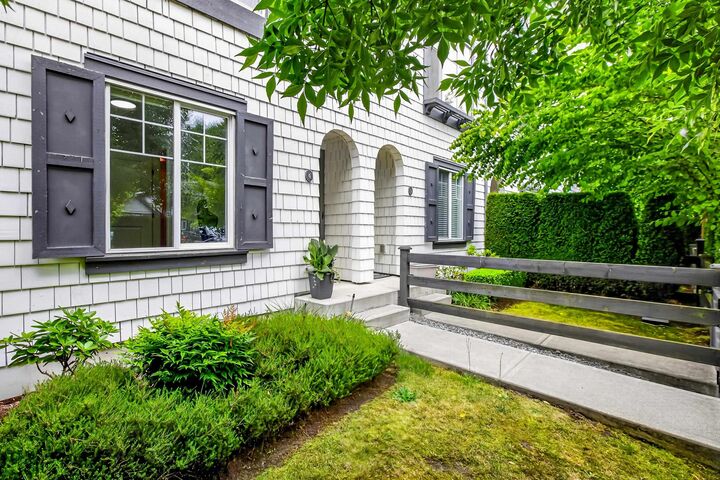 Property Photo:  16357 15 Avenue 4  BC V4A 0C2 