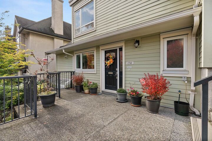 Property Photo: 1741 Chesterfield Avenue BC V7M 2N9