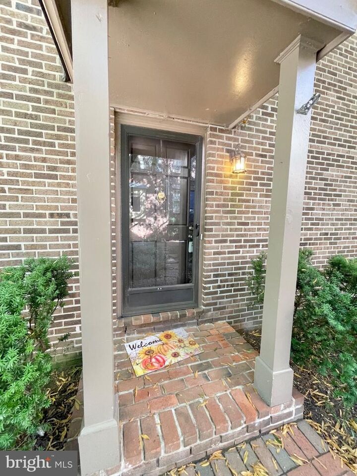 Property Photo:  1208 W Abingdon Drive  VA 22314 