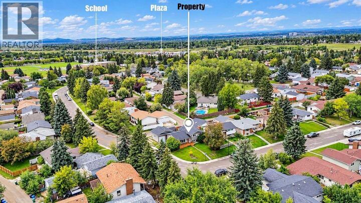 Property Photo: 500 Queen Charlotte Road Southeast AB T2J 4H7
