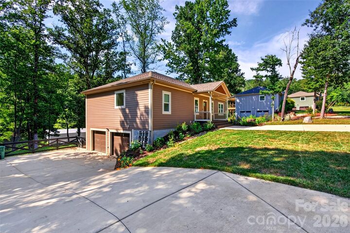 Property Photo: 131 Ridge Road NC 28715