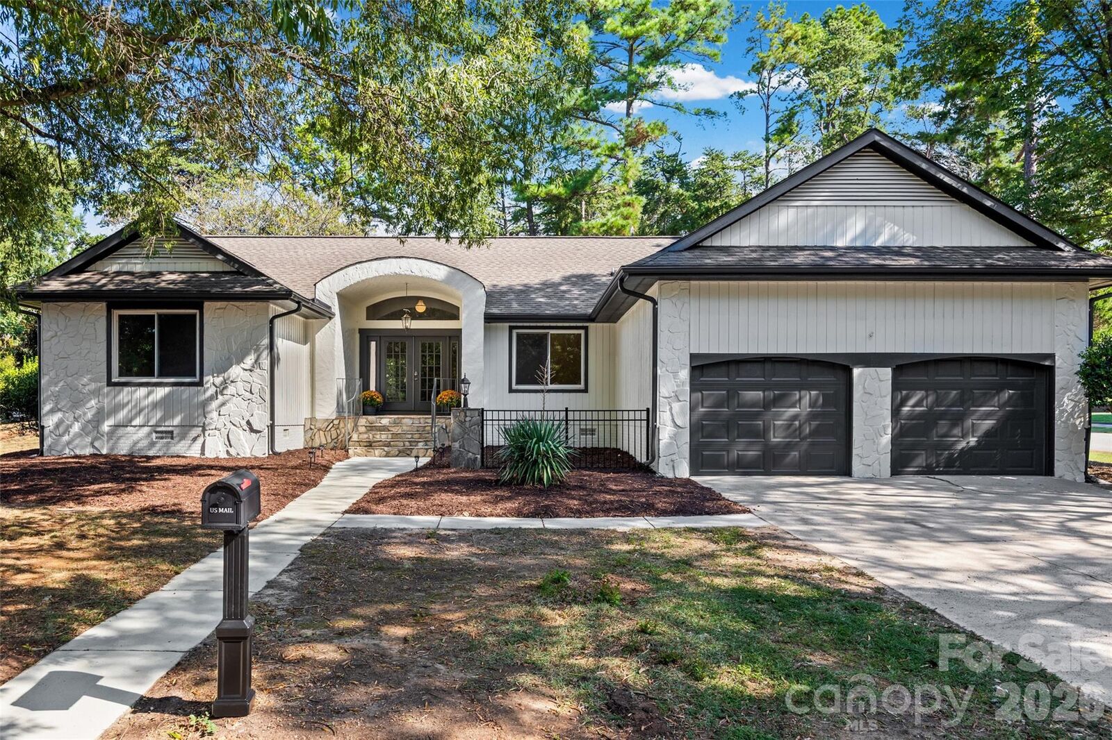 Property Photo:  25002 Molokai Drive  SC 29708 