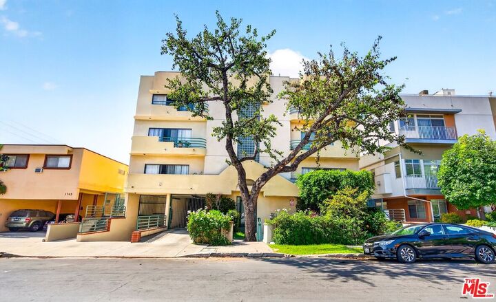 Property Photo: 1741 Colby Ave, Unit 203 CA 90025