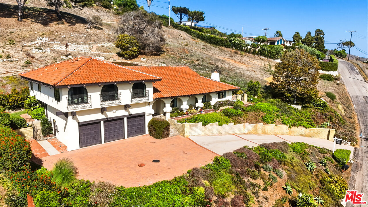 Property Photo: 5461 Horizon Dr CA 90265