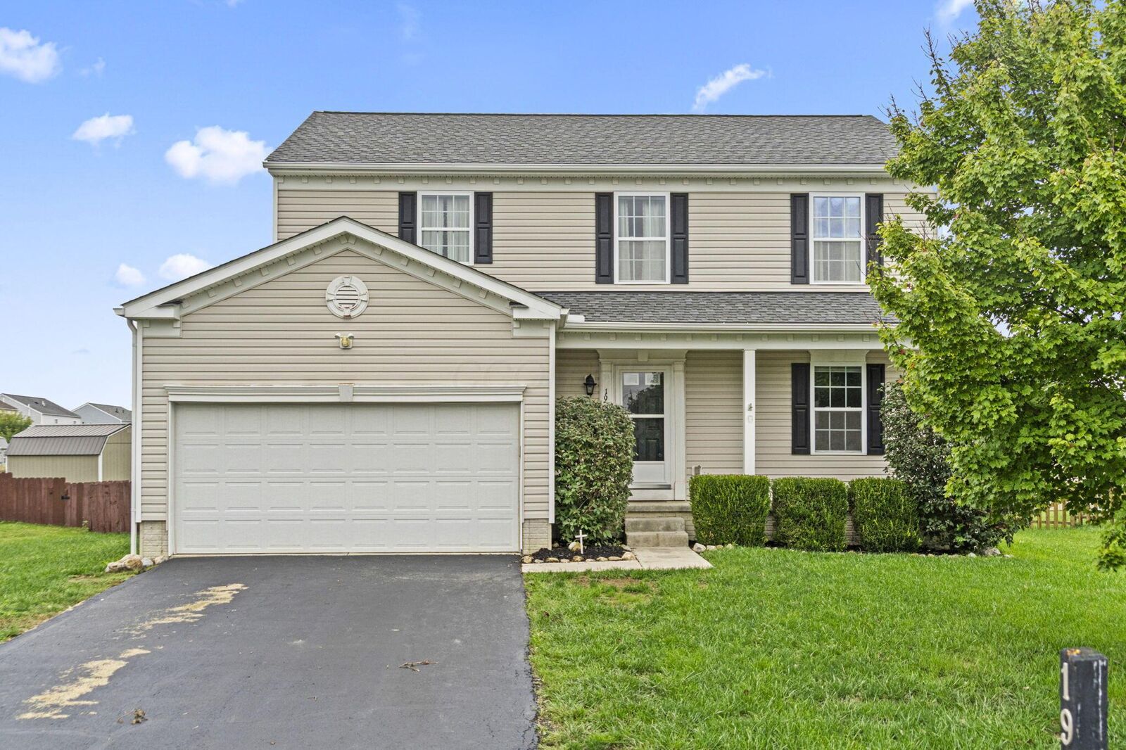 Property Photo: 19 Hawthorne Drive OH 43103