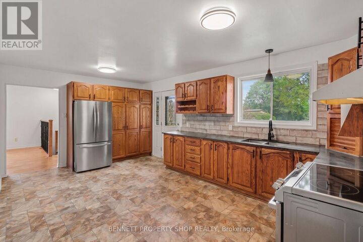 Property Photo:  1312 Avenue R Avenue  ON K1G 0B9 