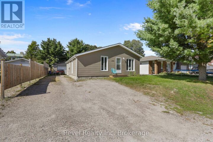 Property Photo:  439 Mageau Street  ON P2B 3G5 