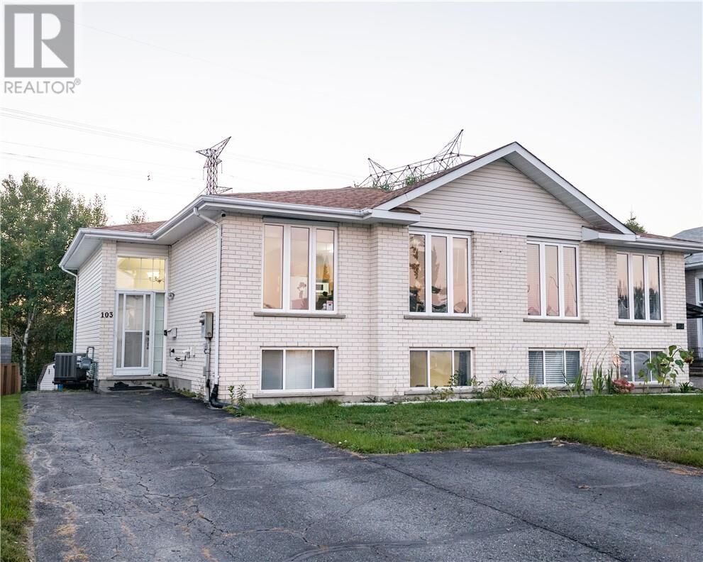 Property Photo:  103 Cedar Green Drive  ON P3L 1L7 