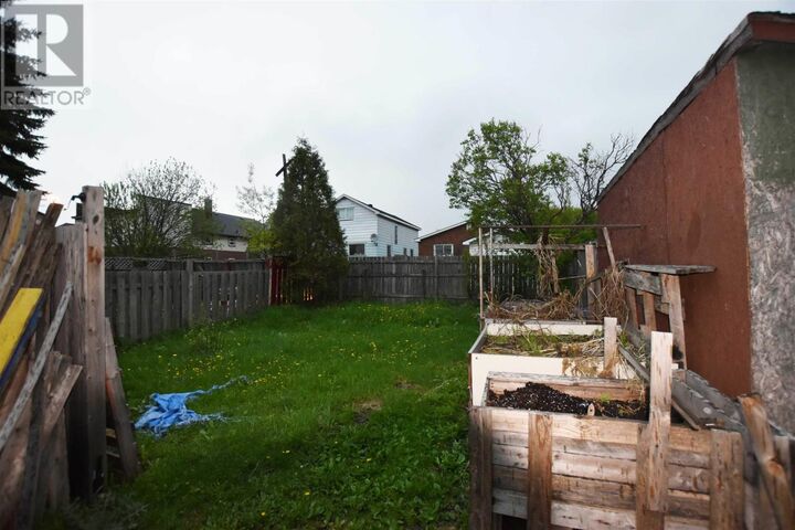 Property Photo:  646 Portage Ln  ON P6A 1K5 