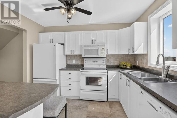 Photo de la propriété:  37 Timber Ridge Court  ON P3E 6K1 