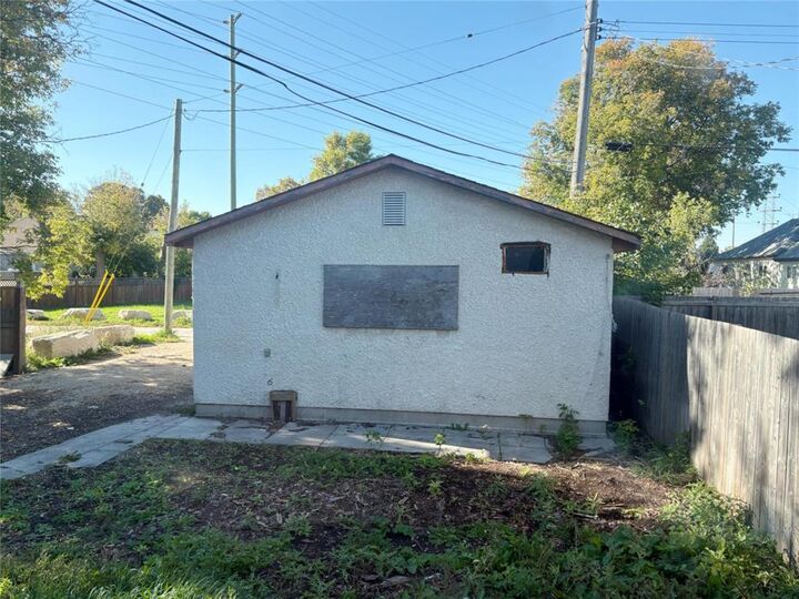 Property Photo: 434 Jamison Avenue MB R2K 1N0