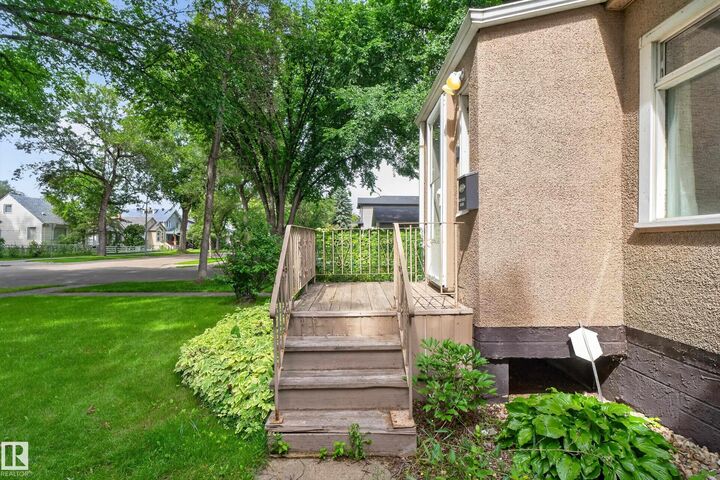 Property Photo:  11549 88 Street NW  AB T5B 3R2 
