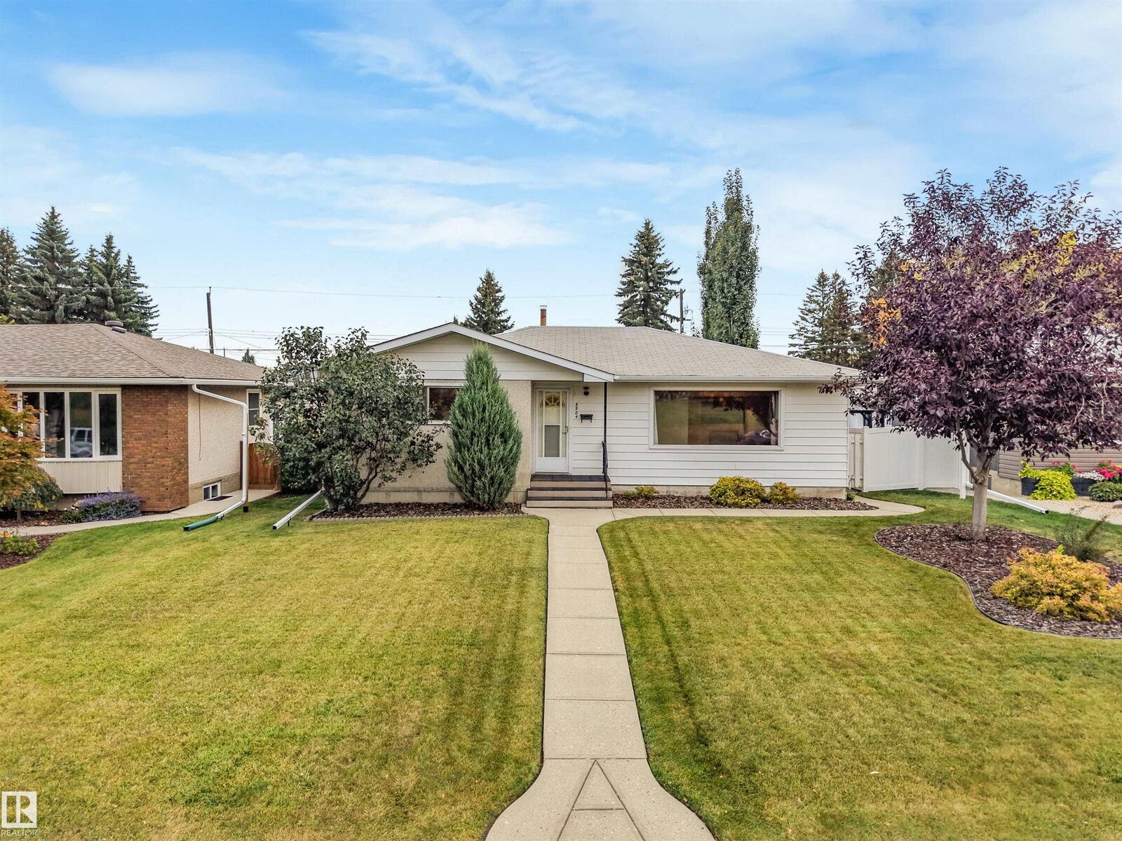 Property Photo:  5904 94 Avenue NW  AB T6B 0X8 