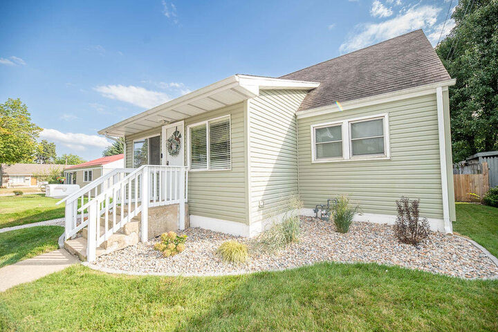 Property Photo:  822 E Jefferson Avenue  IN 46350 