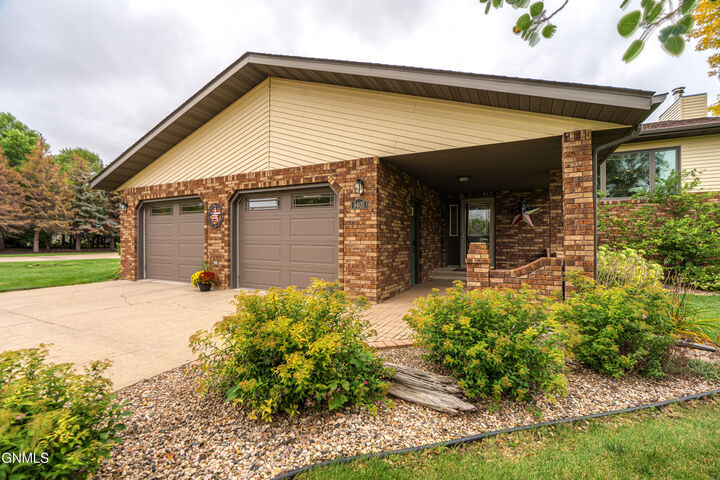 Property Photo:  9405 Oak Drive  ND 58503 