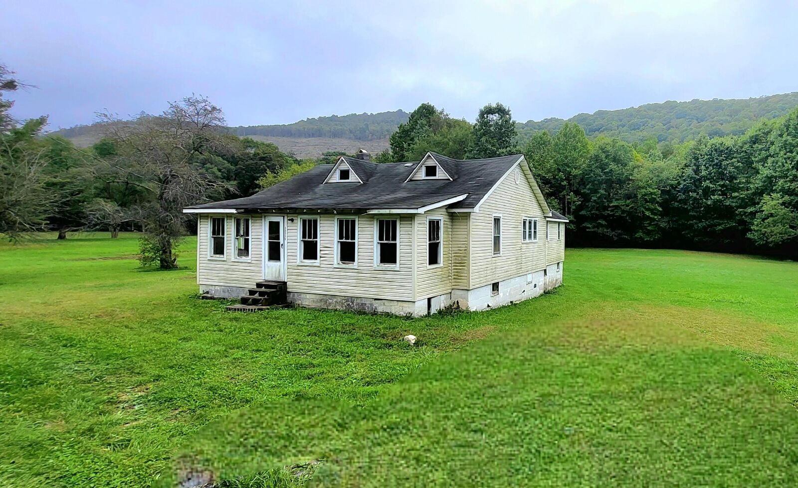 Property Photo: 6095 W Midland Trl WV 25958