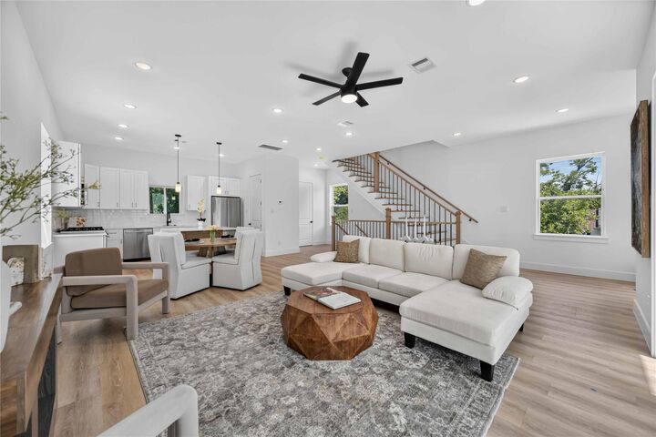 Property Photo: 320 Walthall Drive C TX 77022