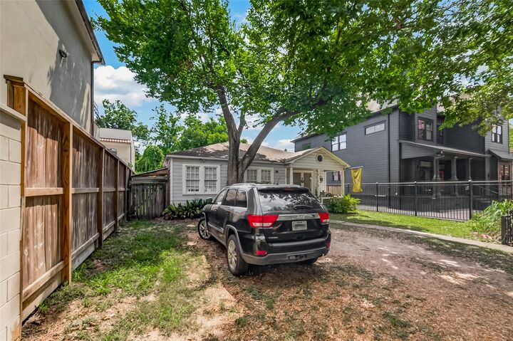 Property Photo:  434 Heights Boulevard  TX 77007 