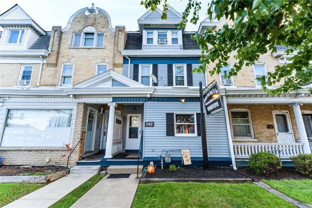Property Photo:  742 Linden Street  PA 18018 
