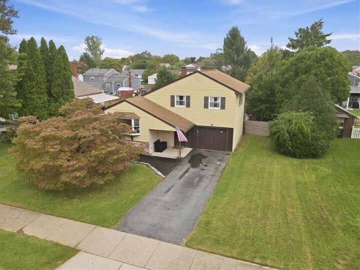 Property Photo:  1836 Cloverdale Road  PA 18018 