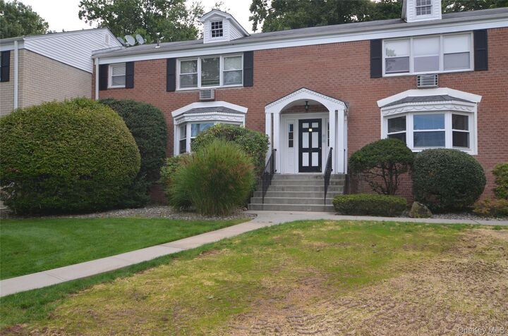 Property Photo:  13 Lenox Court 911  NY 10901 