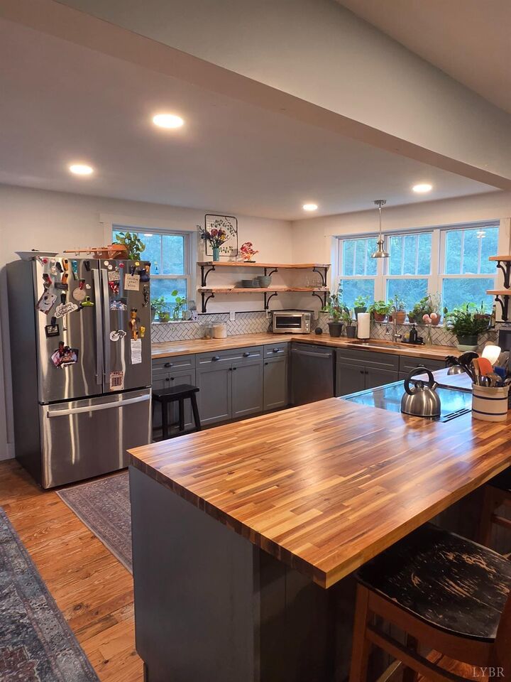 Property Photo:  1428 Railview Road  VA 24554 
