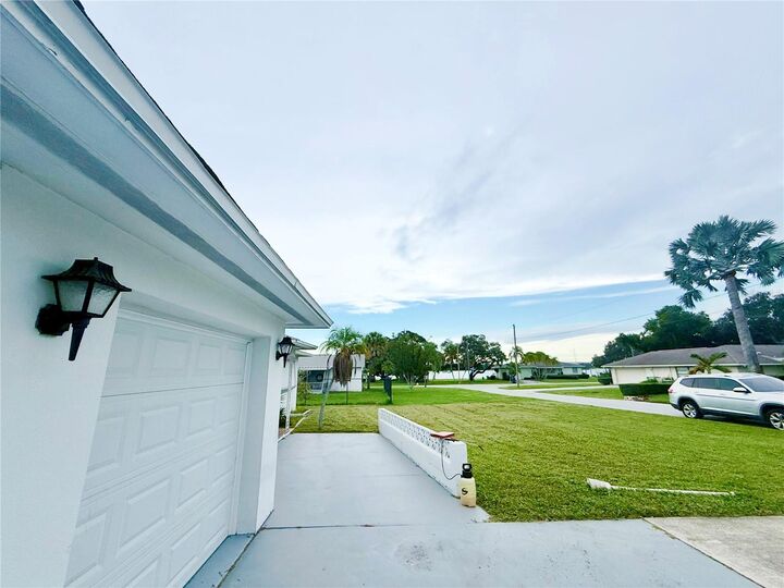 Property Photo: 10613 Lake Vista Drive FL 33772
