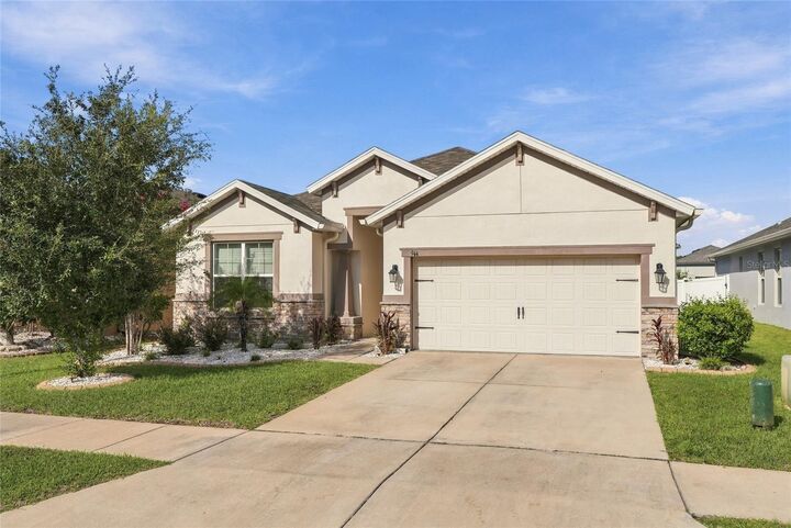 Property Photo:  944 Old Windsor Way  FL 34609 