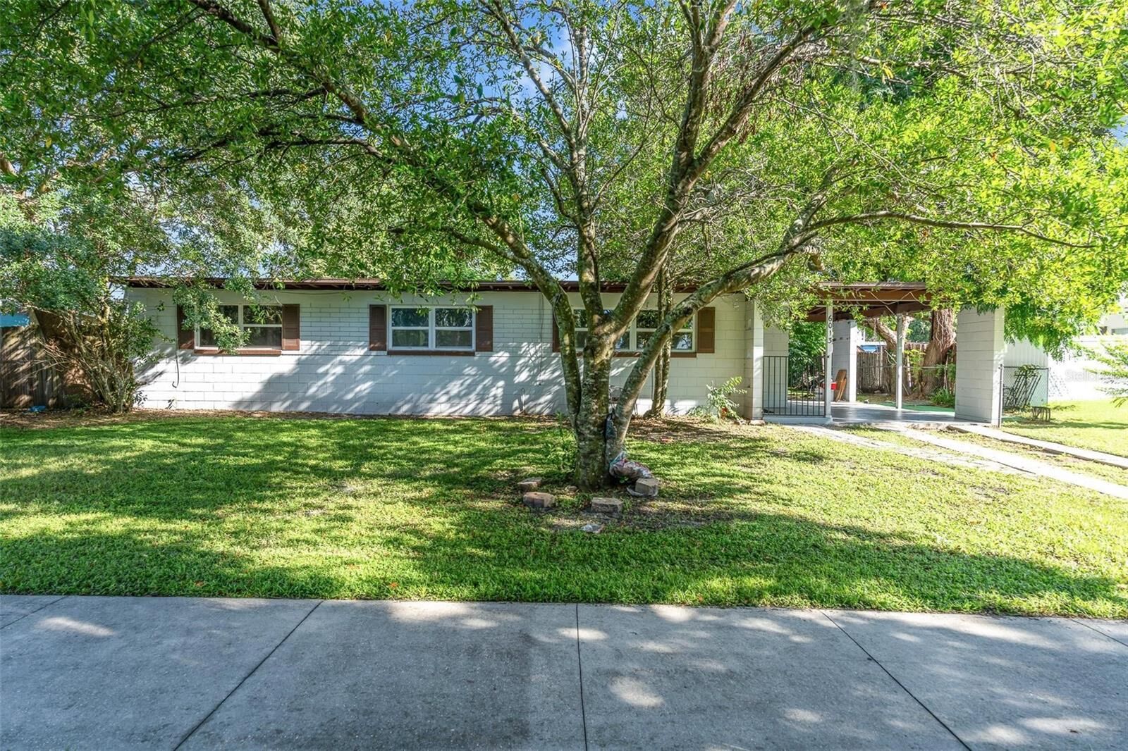 Property Photo: 6013 Navajo Way FL 32807