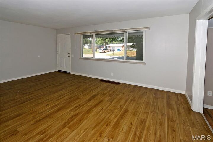 Property Photo: 1586 Champlin Drive MO 63136