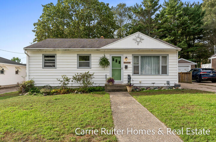 Property Photo: 306 Orchard Avenue MI 49417