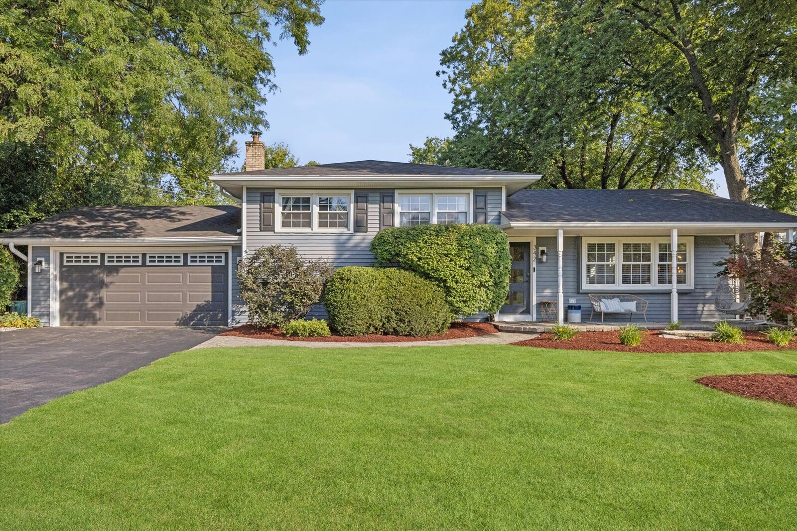 Property Photo:  342 Janet Avenue  IL 60561 