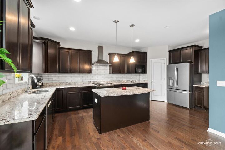 Property Photo:  991 S Carly Circle  IL 60560 