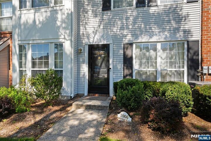 Property Photo:  1066 Chedworth Circle  NJ 07430 