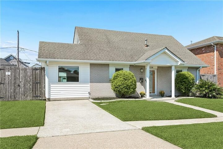 Property Photo:  2116 Belmont Place  LA 70001 
