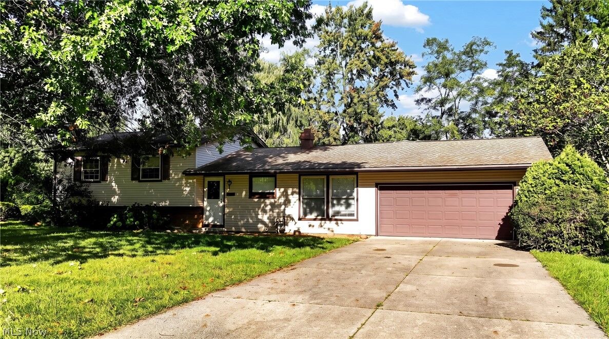 Property Photo:  7686 Roselawn Drive  OH 44060 