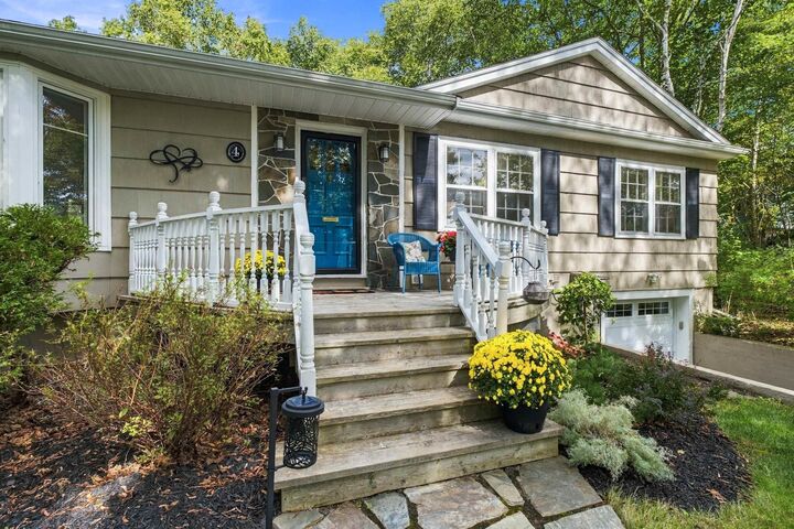 Property Photo:  4 Fleming Drive  NS B3P 1A9 