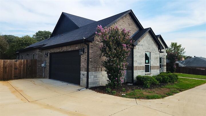 Property Photo: 740 Arledge Street TX 76020