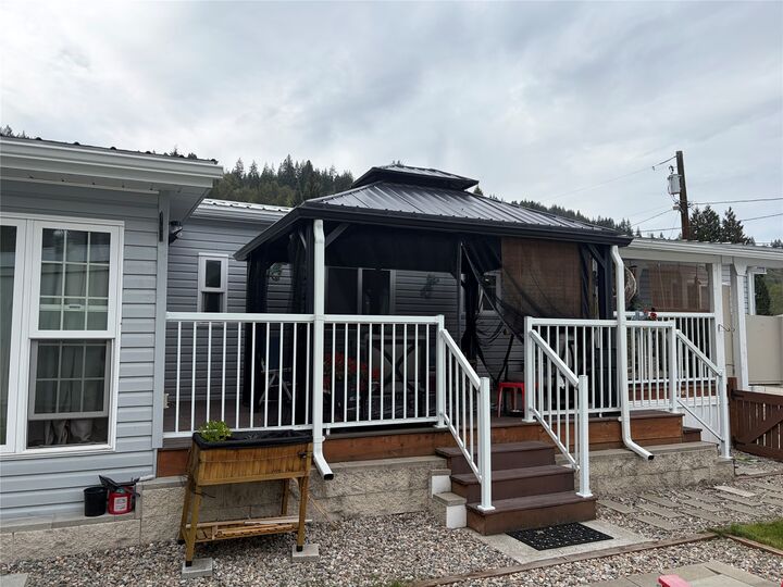 Property Photo:  1601 Columbia Avenue 17  BC V1N 1J1 