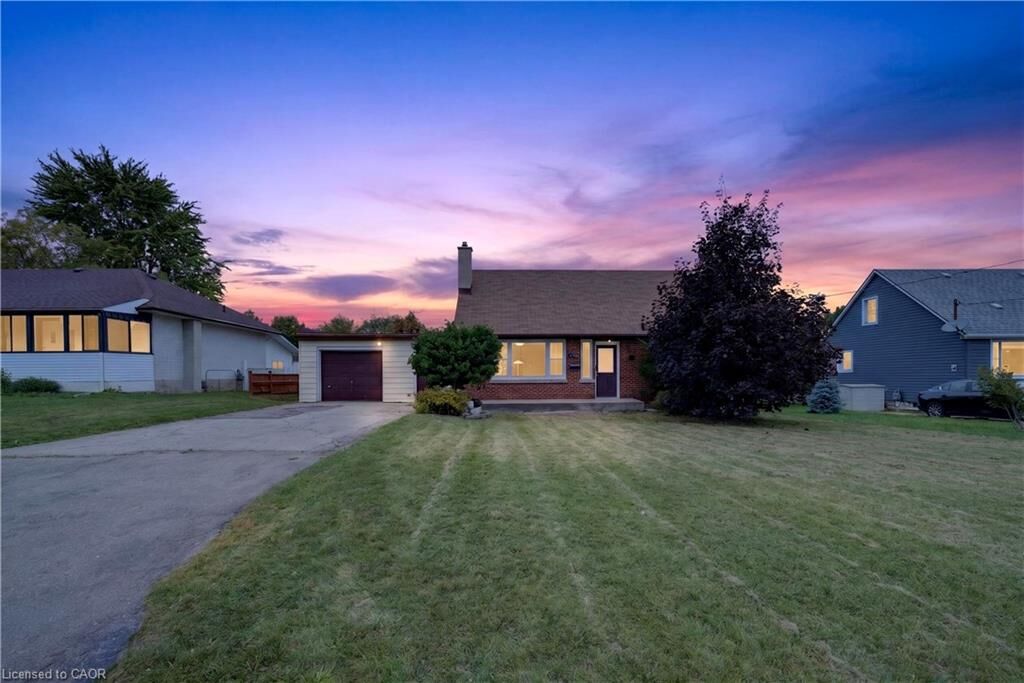 Property Photo:  176 Avalon Place  ON N2M 4N8 