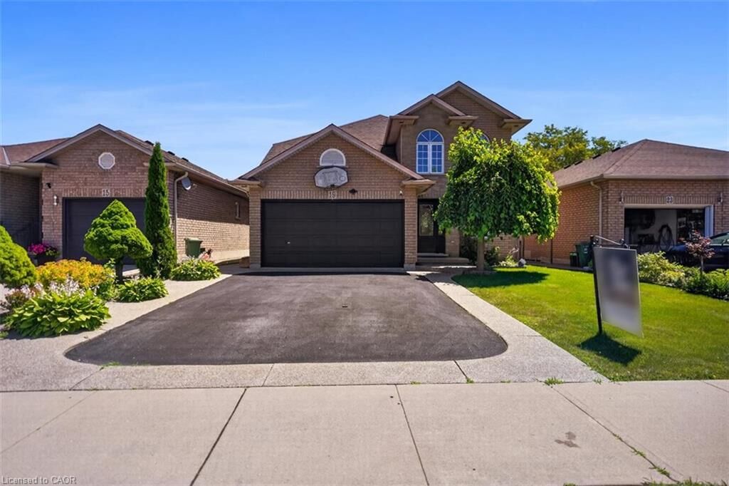 Property Photo:  19 Konstantine Court  ON L9B 2T3 