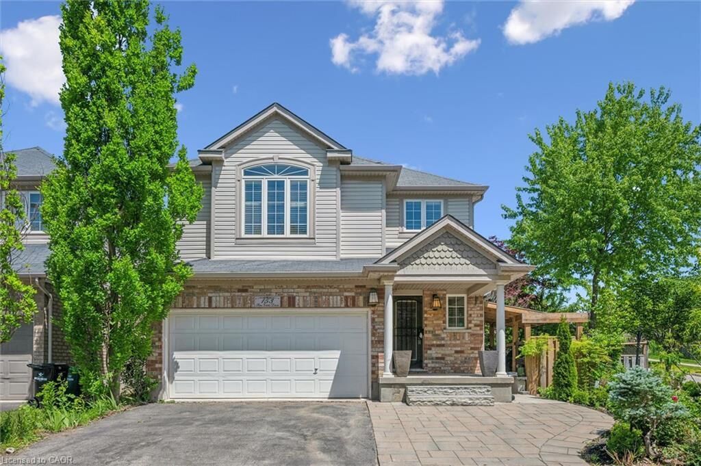 Property Photo:  153 Sims Estate Drive 2  ON N2A 0A6 