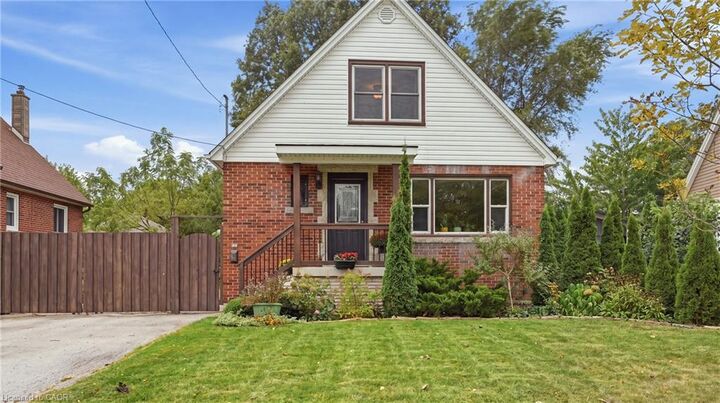 Property Photo:  42 Delevan Crescent  ON L9A 4A7 
