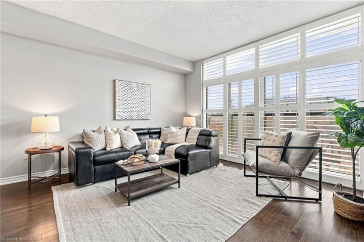 Property Photo:  427 Aberdeen Avenue 105  ON L8P 2S4 
