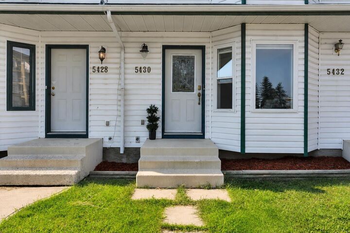 Property Photo:  5430 45 Street  AB T4L 1H1 