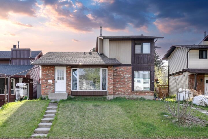 Property Photo:  140 Templehill Drive NE  AB T1Y 4C3 