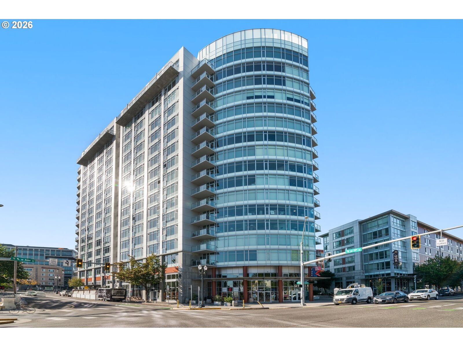 Property Photo:  1926 W Burnside St 1605  OR 97209 